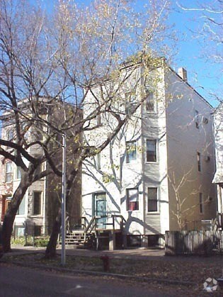 Building Photo - 916 W Roscoe St Unit 2 Rental