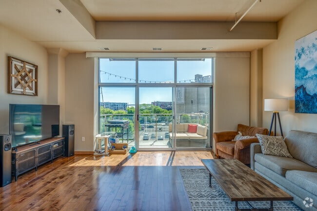 1 BR, 1 BA - 1,153SF