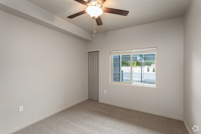 1BR, 1BA - 730SF