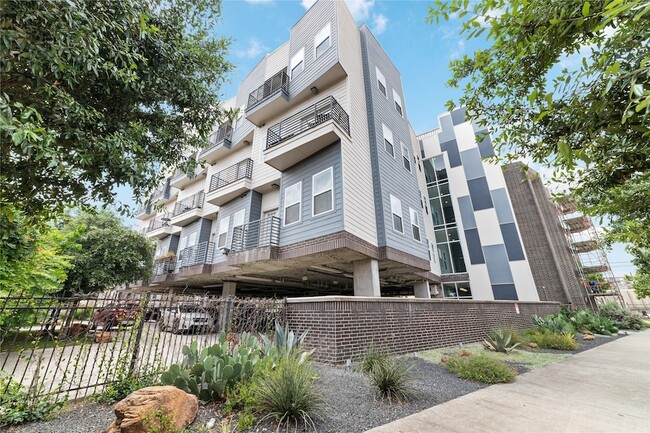 Building Photo - 1011 Studemont St Unit 109 Rental
