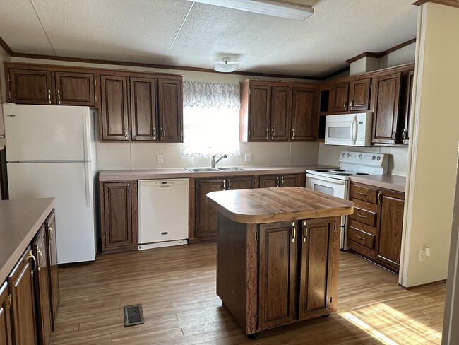 Photo - 430 Lytle Cove Rd