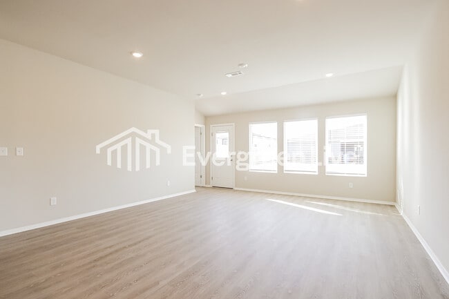 Photo - 6601 NW Kathleen St