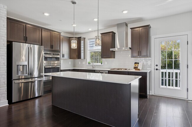 Quartz Countertop Island - 138 Livingston Ln
