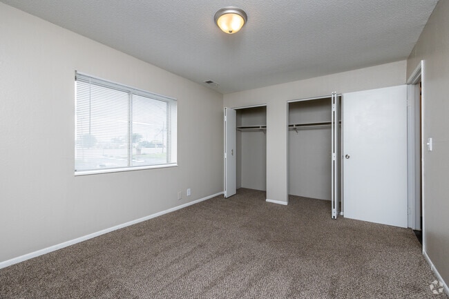 2BR, 1BA - 900 SF - 1st Bedroom