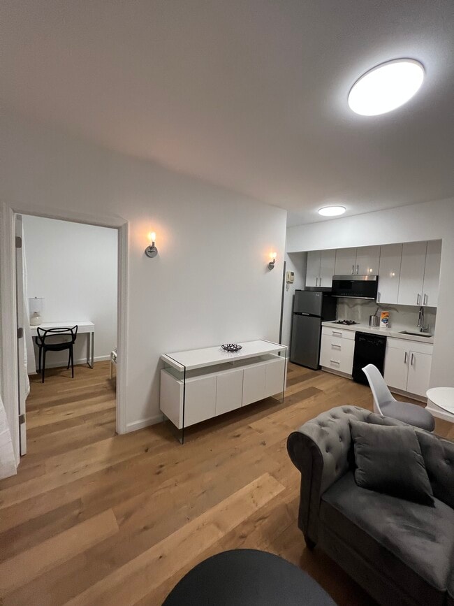 239 W 12th St
