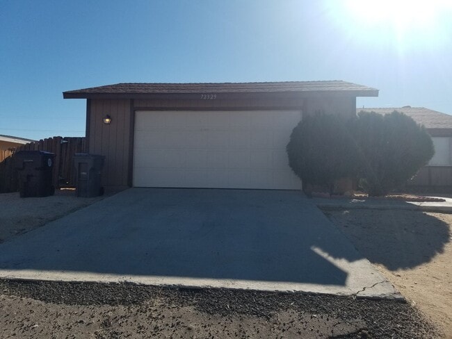 Building Photo - 3-bedroom 2-bath with garage Rental