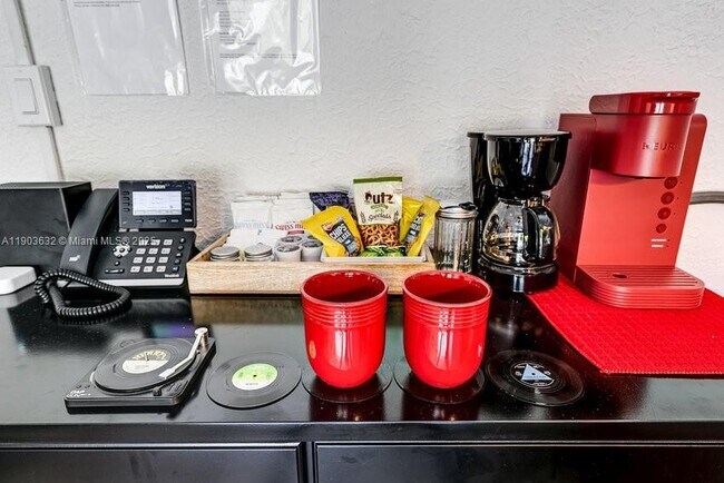 Building Photo - 2019 Fletcher St Unit 4