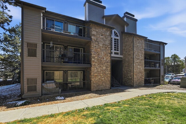 Photo - $1,840.95 - 2 bed/1 bath, cozy Denver Condo! Unidad B302