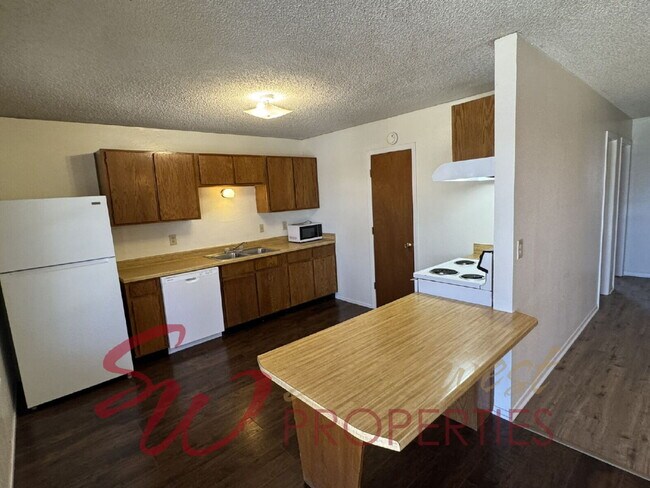 Photo - Two bedroom one bath upstairs apartment! Unit Apt 7