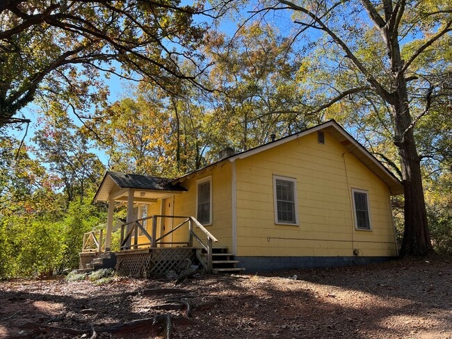 Building Photo - 2110 S Lumpkin St