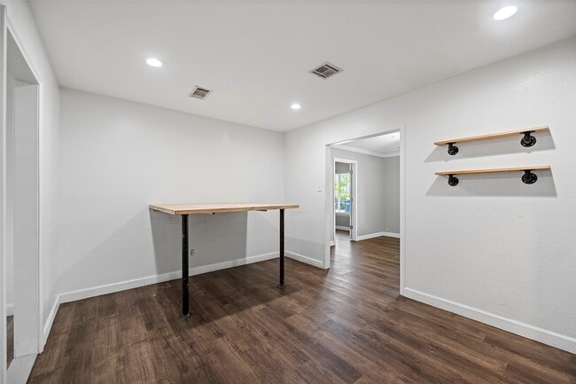 Building Photo - 15915 Mueschke Rd