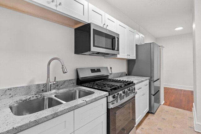 Photo - 557 Beverly Ct