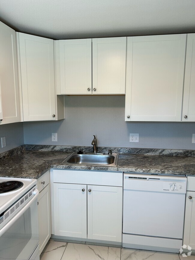 Building Photo - 3410 N Cascade Ave Unit 3410 Rental