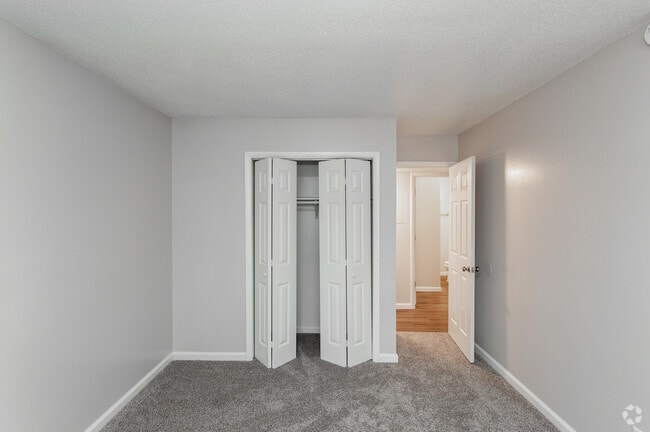 2BR, 2BA - 900 SF