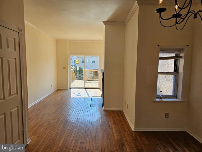 Photo - 522 W 4th St Townhome