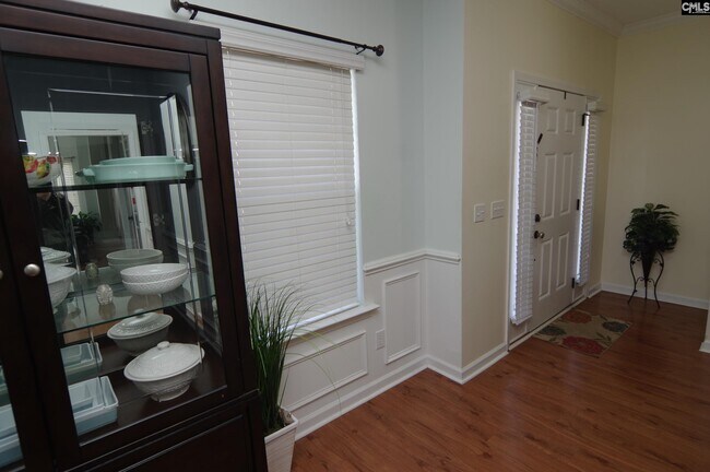 Photo - 212 Glossy Green Ln