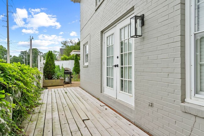 Photo - Nice 2 Bed 2.5 Bath House! Available Fall 2026!