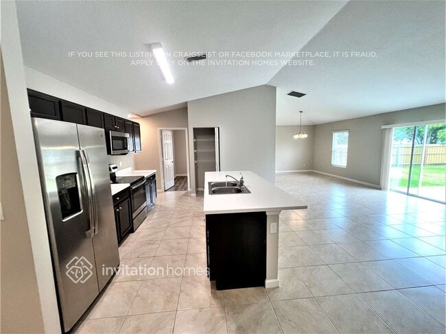 Photo - 832 SE Starflower Ave