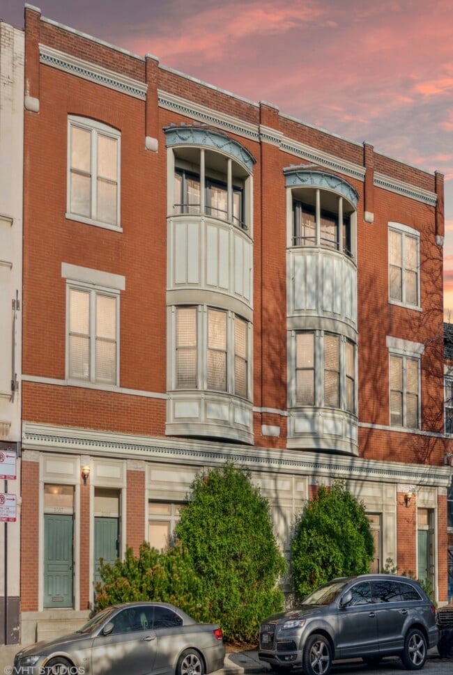 Building Photo - 2057 N Racine Ave Unit 2057 Racine Avenue  2N