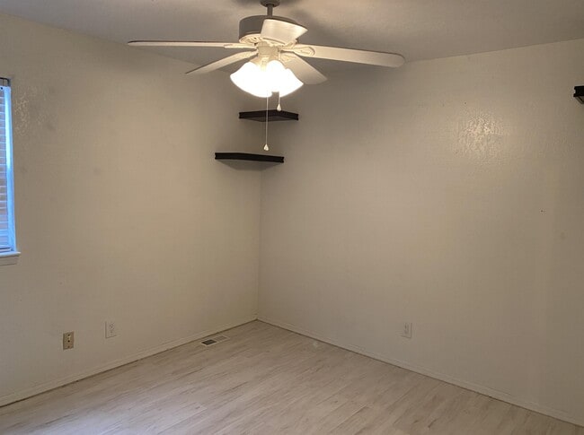 Photo - 2305 Heritage Trail