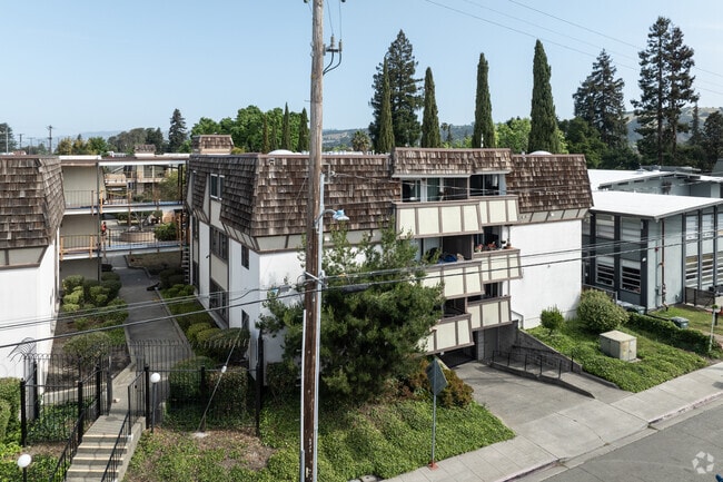 exterior - 1550 Bancroft #112