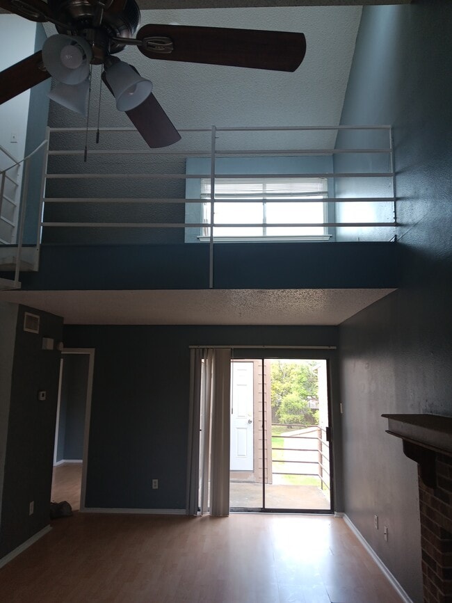 Plenty of space - 7122 Premont Dr