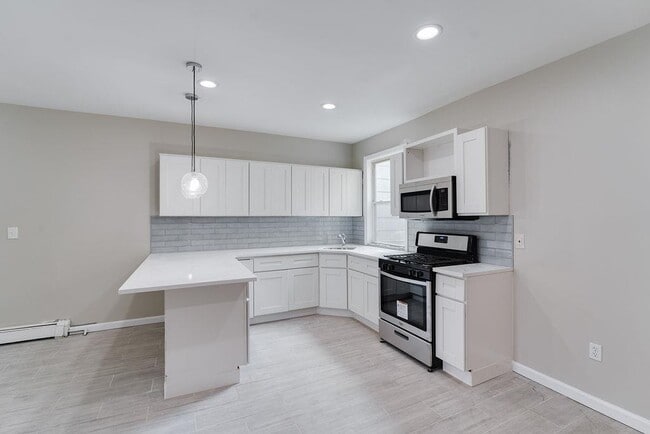 Building Photo - 11 Holmes Ave Unit 2 Rental