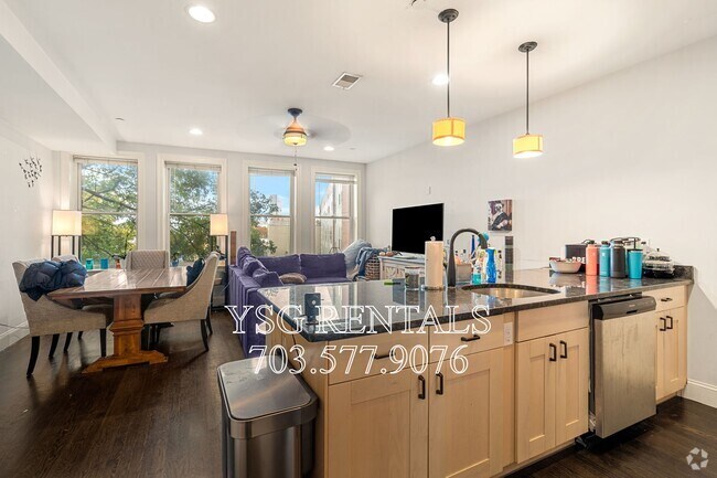 Building Photo - 1435 Tremont St Unit 3 Rental