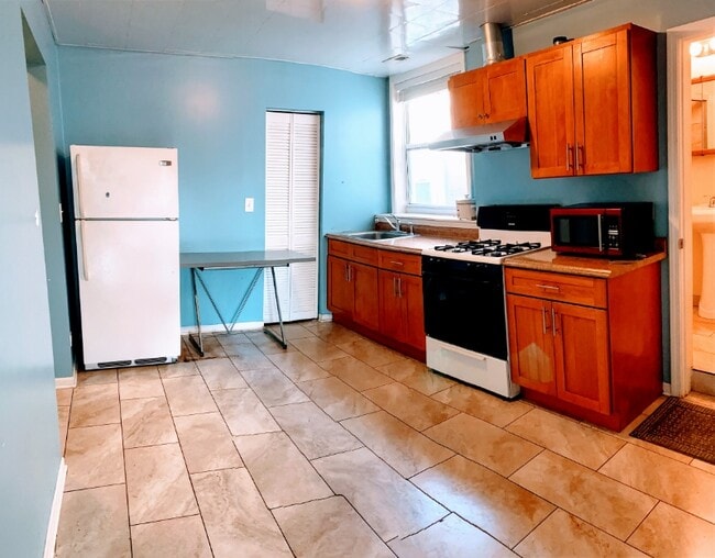 Photo - 254 W 31st St Unit 3