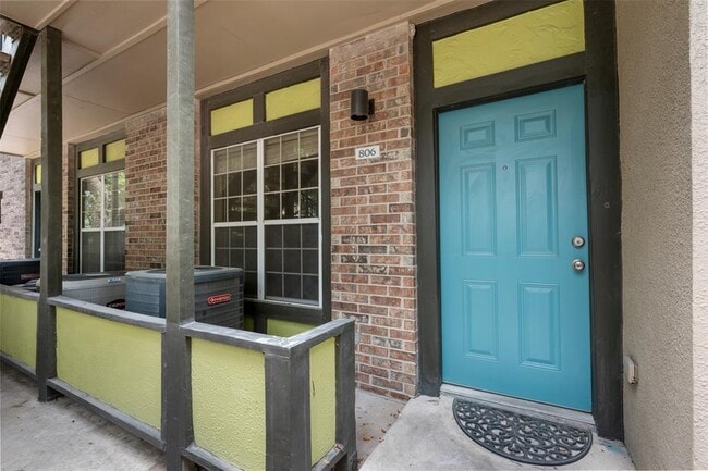 Photo - 7685 Northcross Dr Unidad 806