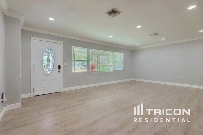 Photo - 405 Kerry Dr