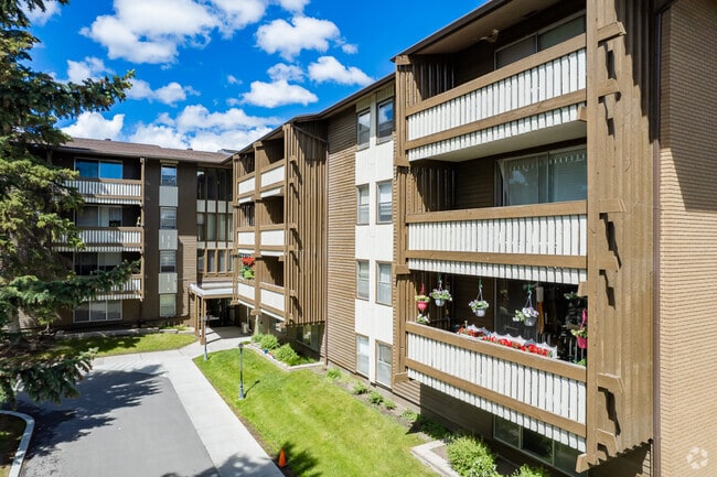 Building Photo - Lakeview Mews