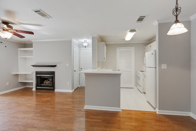 Photo - 625 Granville Ct