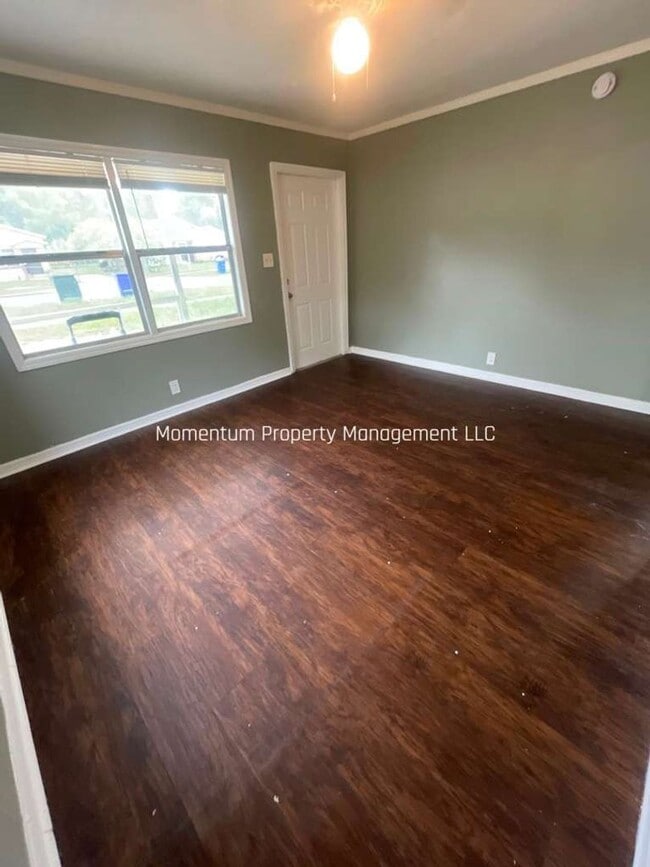 Photo - 1124 N Brunnell Pkwy