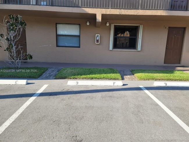 Photo - 10005 Winding Lake Rd Unit 204
