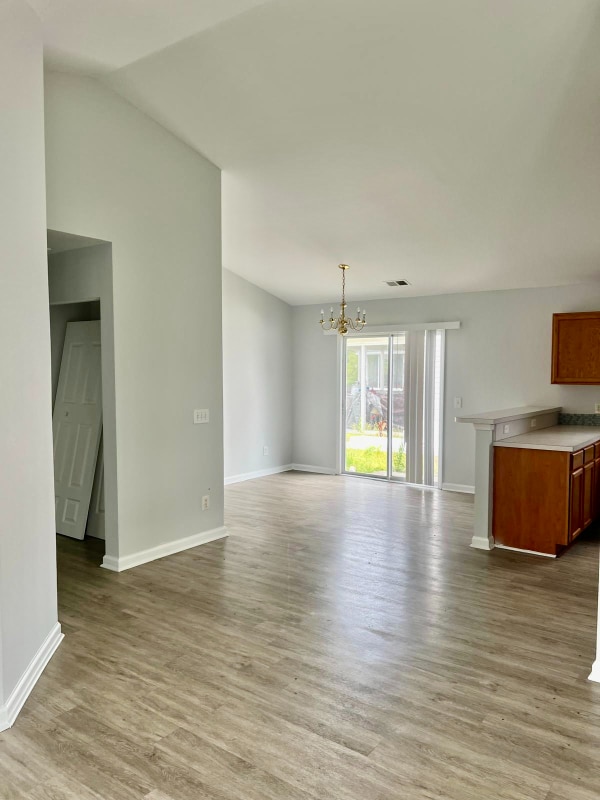 Photo - 5005 Wickalow Way