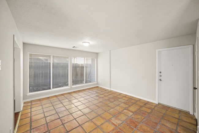 Photo - 6514 Winkleman Rd