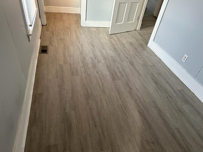 Photo - 359 Ellerman St