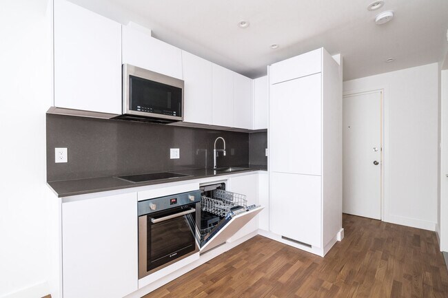 Building Photo - 55 Hendrick Ave Unit 308