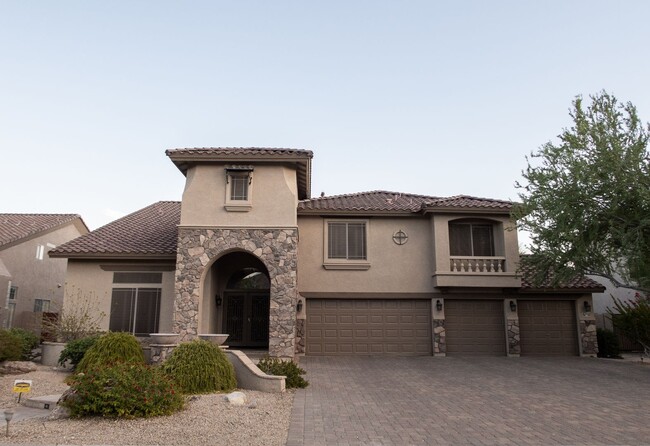 Building Photo - Stunning 5 bed/ 3.5 Bath in Pleasant Valley Rental