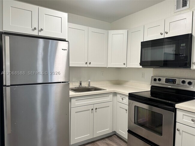 Photo - 2500 Johnson St Unit 6