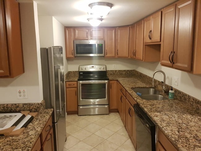 Kitchen - 1124 25th St NW Unit T6