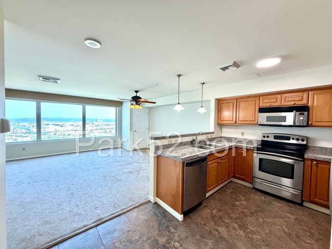 Building Photo - 3201 Pacific Ave Unit 1007
