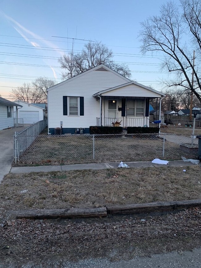 Building Photo - 630 N Stephens Ave