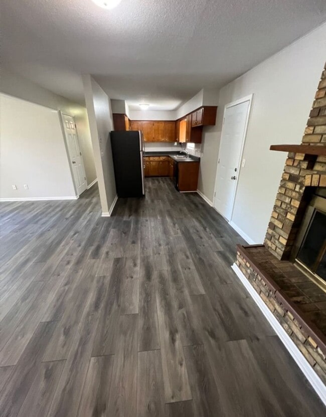 Photo - Spacious 3 Bedroom Home with Bonus Basemen...