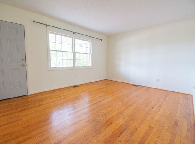 Photo - 3 Bedroom 2 Bathroom With A Pool!