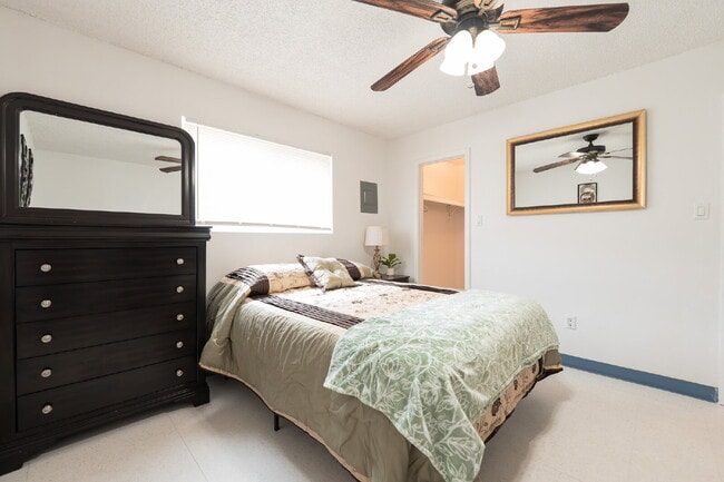 Photo - Executive Rental **Stylish & Fully Furnished 2-Bedroom in the Heart of Farmington – Flexible Leas... Unit 4