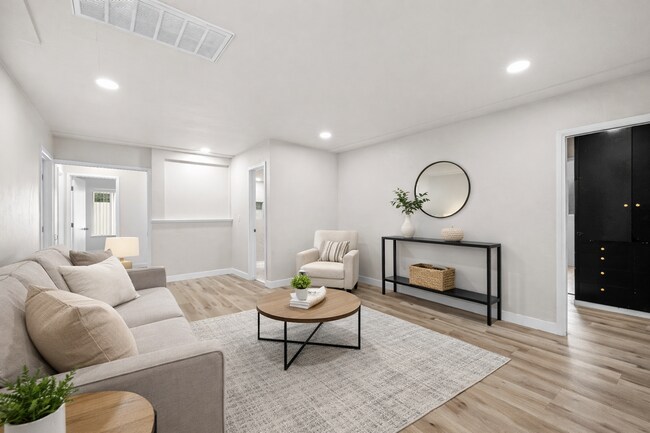 Photo - 5528-5530 Dorothy Drive Unidad 5528 Dorothy Drive