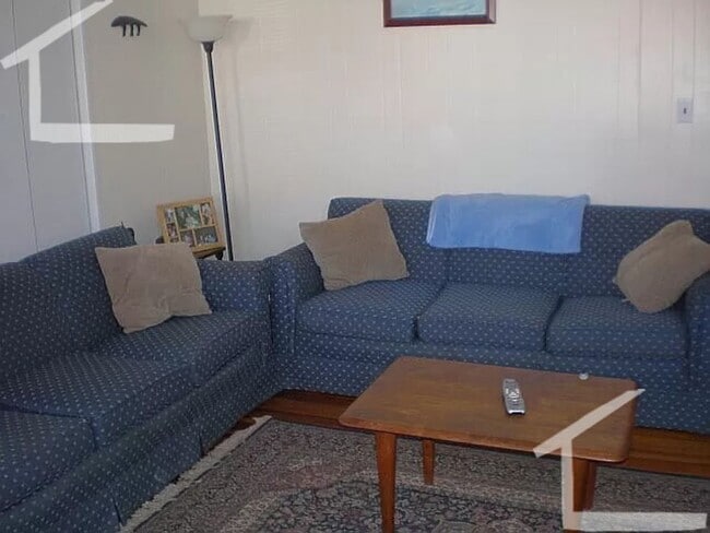 Photo - Don't miss out on they Three bed in Brighton