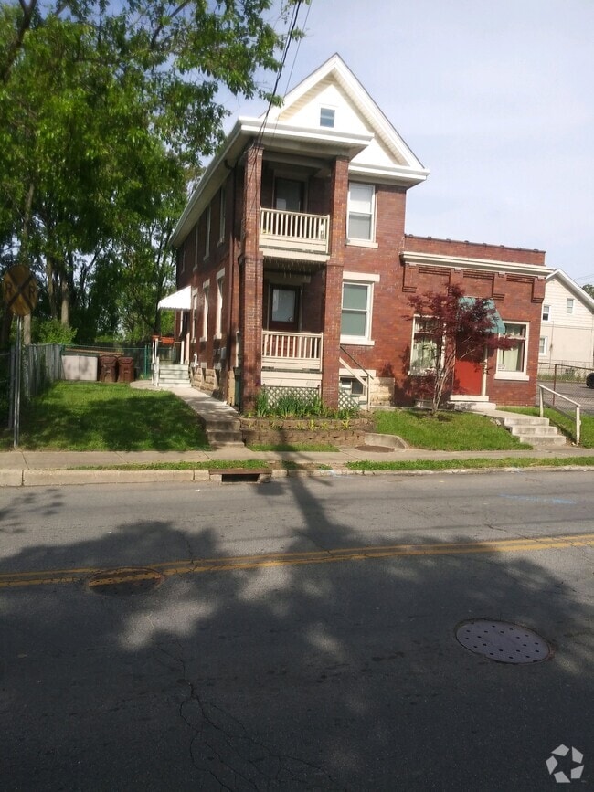 Building Photo - 4819 Forest Ave Unit #2 Rental